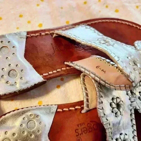 Jack Rogers Silver Pewter Navajo Leather Thong Style Sandals Size 6 M - Picture 2 of 3